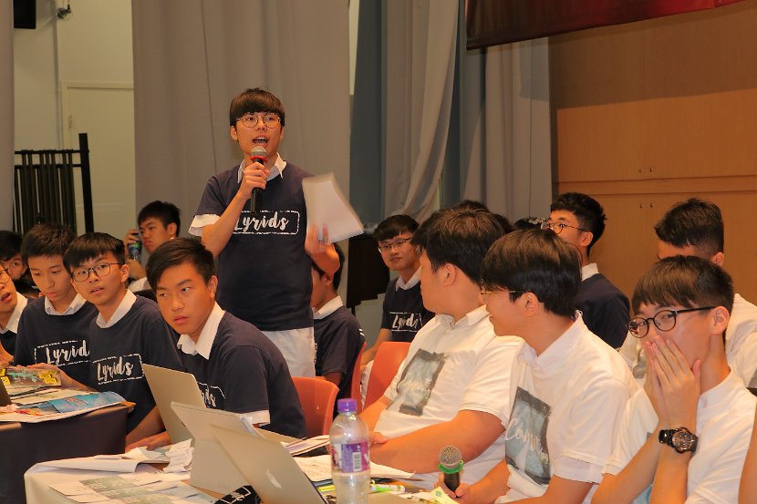 SU Forum0023